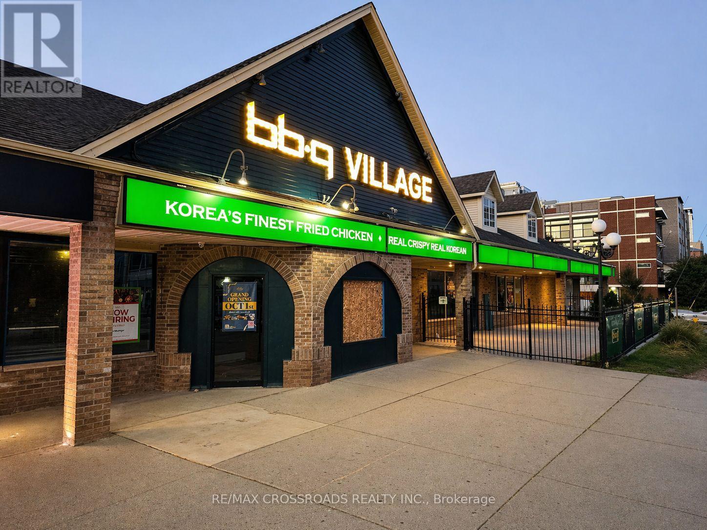 MLS® listing #29642476 for sale located at 140 UNIVERSITY AVENUE W