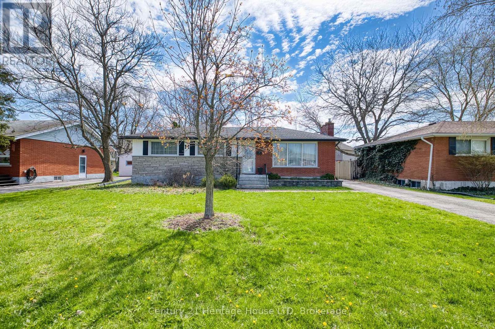 MLS® listing #29645253 for sale located at 4114 CAMPBELL AVENUE