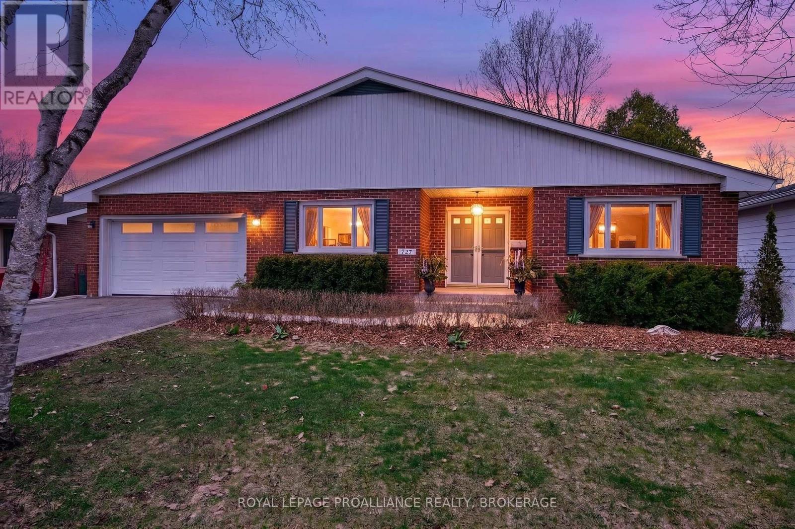 MLS® listing #29645366 for sale located at 727 AYLMER CRESCENT