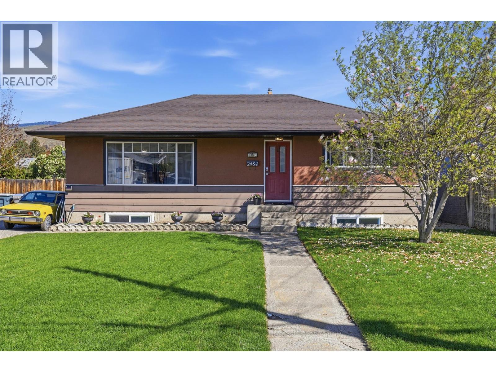 MLS® listing #29648925 for sale located at 2484 YOUNG Avenue