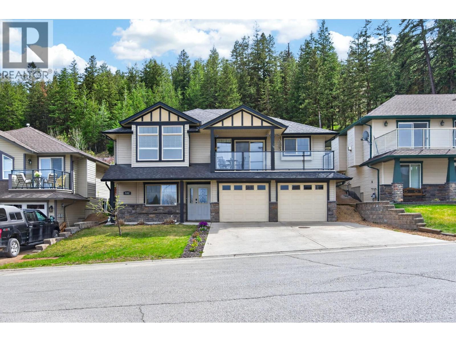MLS® listing #29648977 for sale located at 2592 WILLOWBRAE Drive