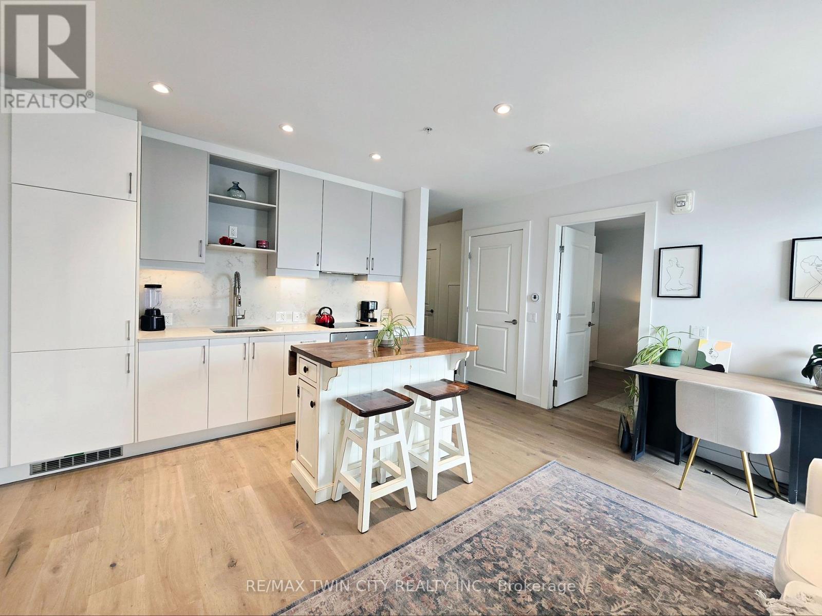 MLS® listing #29651555 for sale located at 1812 - 181 KING STREET S