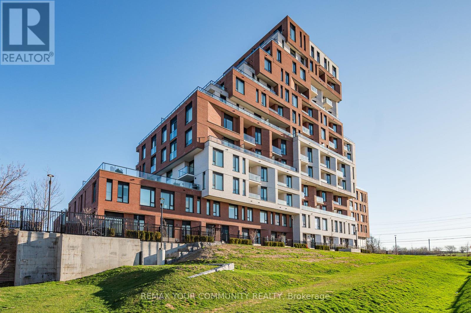 MLS® listing #29651697 for sale located at 614 - 3100 KEELE STREET