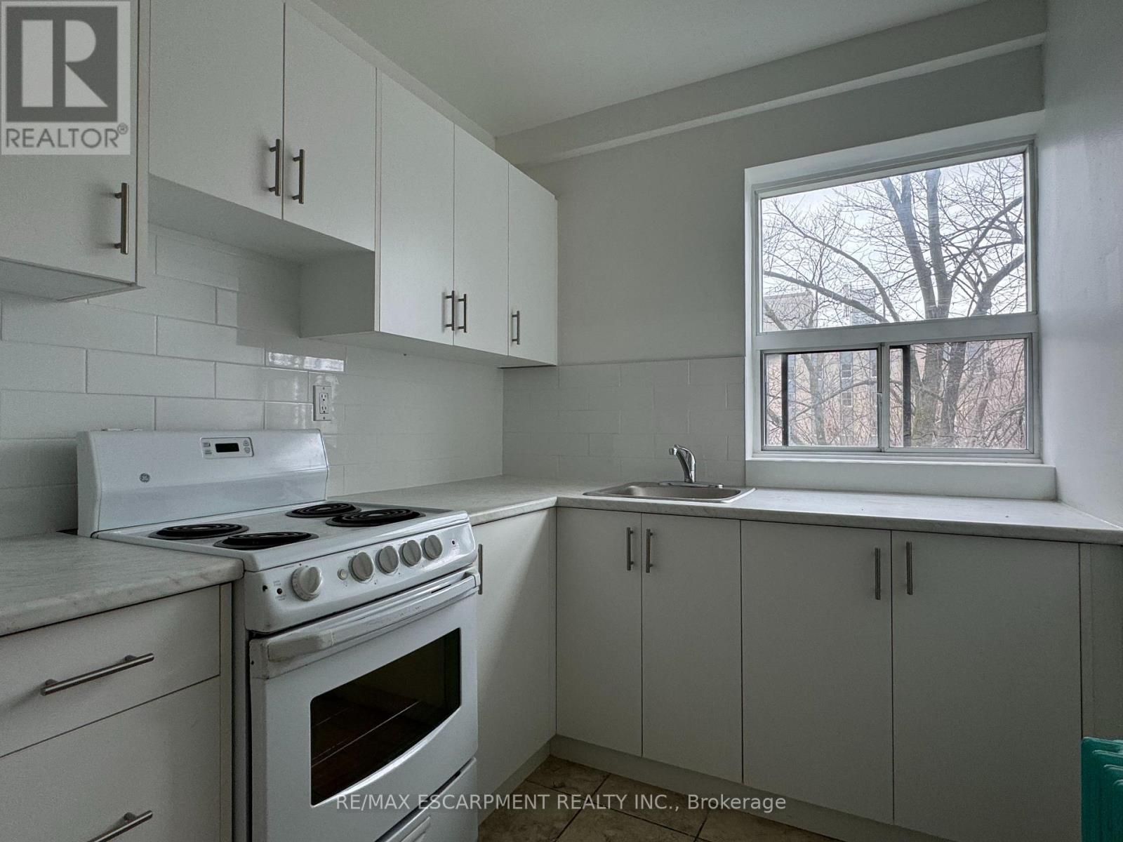 MLS® listing #29652102 for sale located at 206 - 325A JAMES STREET S