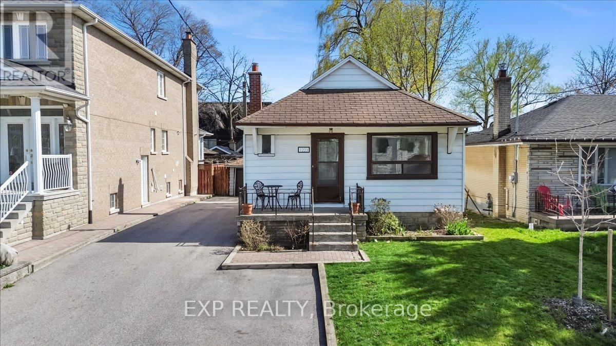 MLS® listing #29653089 for sale located at 1223 GLENCAIRN AVENUE