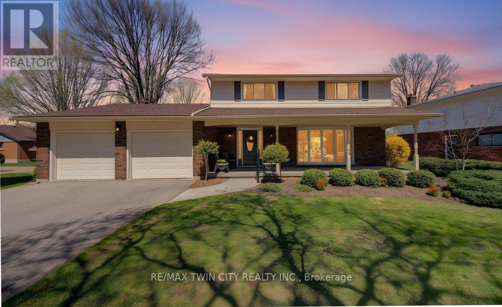 MLS® listing #29653658 for sale located at 128 DALEWOOD DRIVE