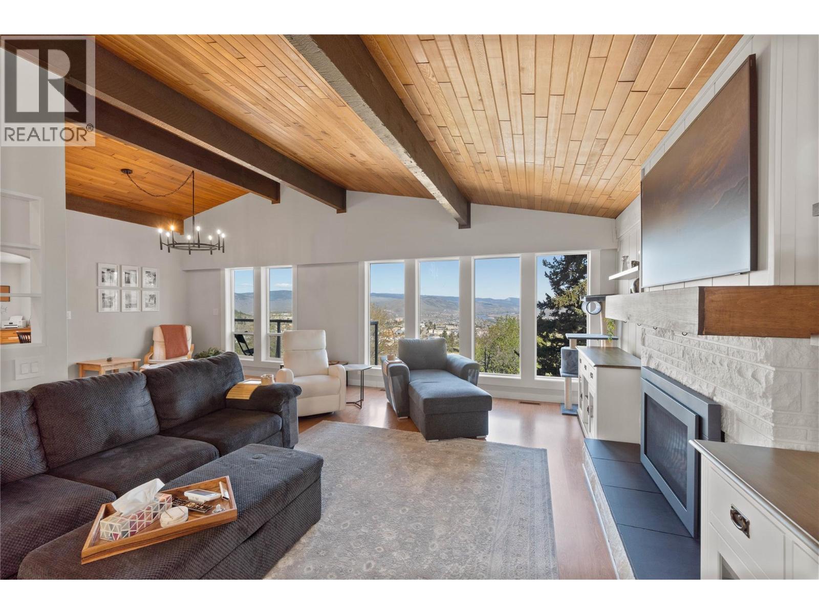 MLS® listing #29654716 for sale located at 890 GLENEAGLES Drive