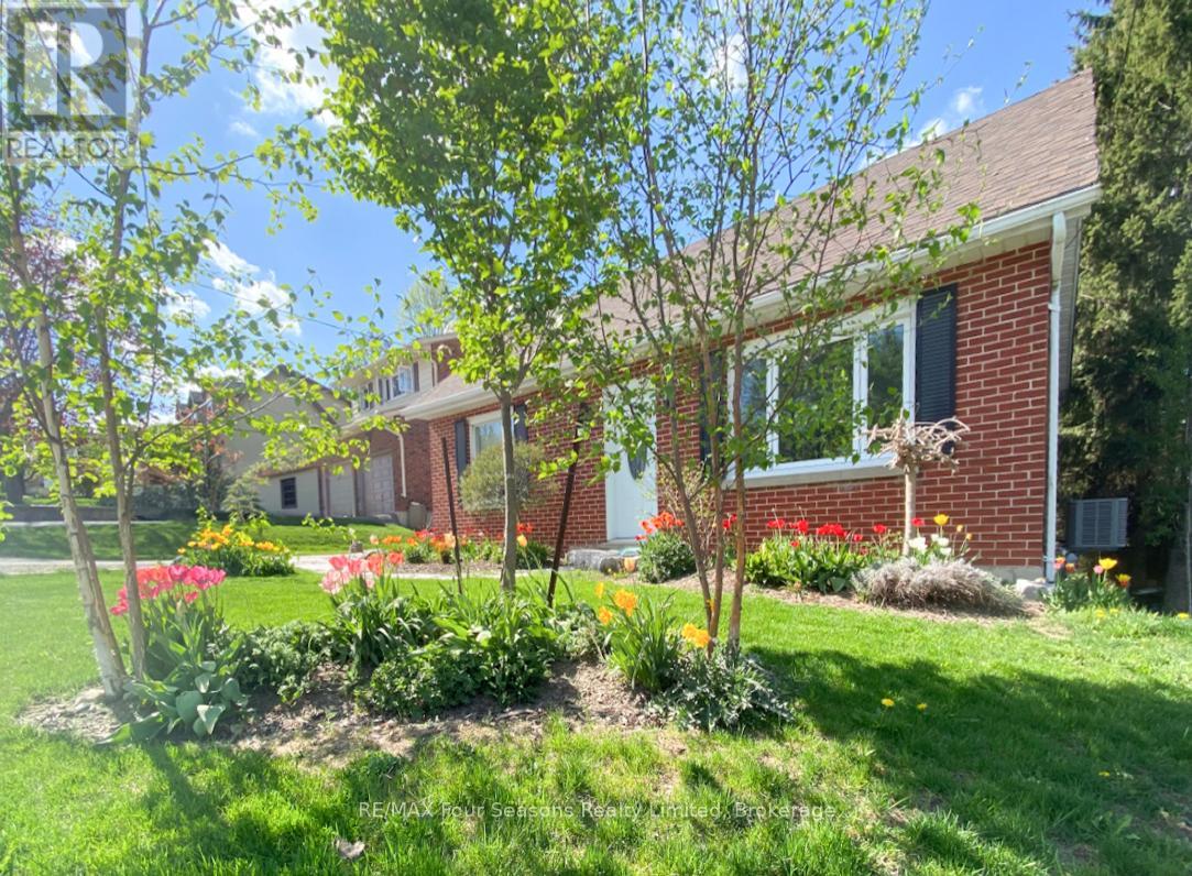 MLS® listing #29655132 for sale located at 50 AMARANTH STREET W