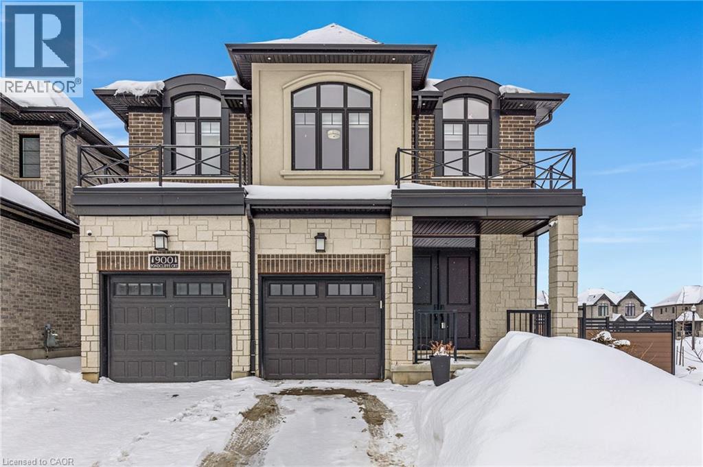 MLS® listing #29656840 for sale located at 900 PONDCLIFFE Drive