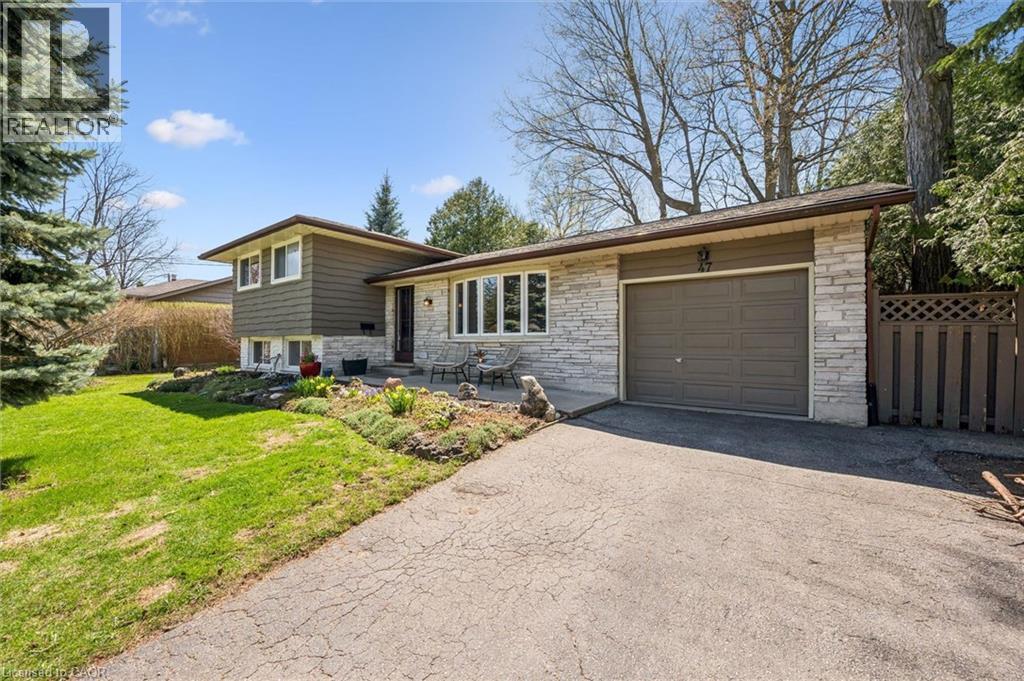 MLS® listing #29657675 for sale located at 47 HILLCREST Lane