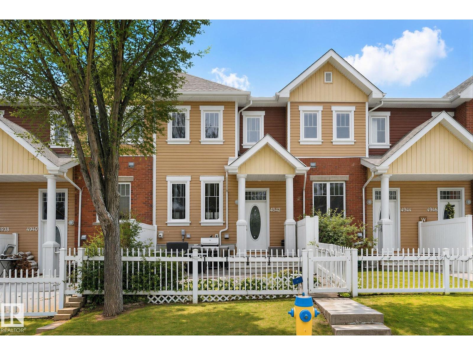 MLS® listing #29658210 for sale located at 4942 TERWILLEGAR CM NW