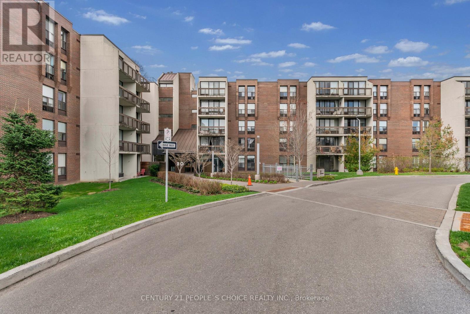MLS® listing #29658511 for sale located at 105 - 20 FASHION ROSEWAY