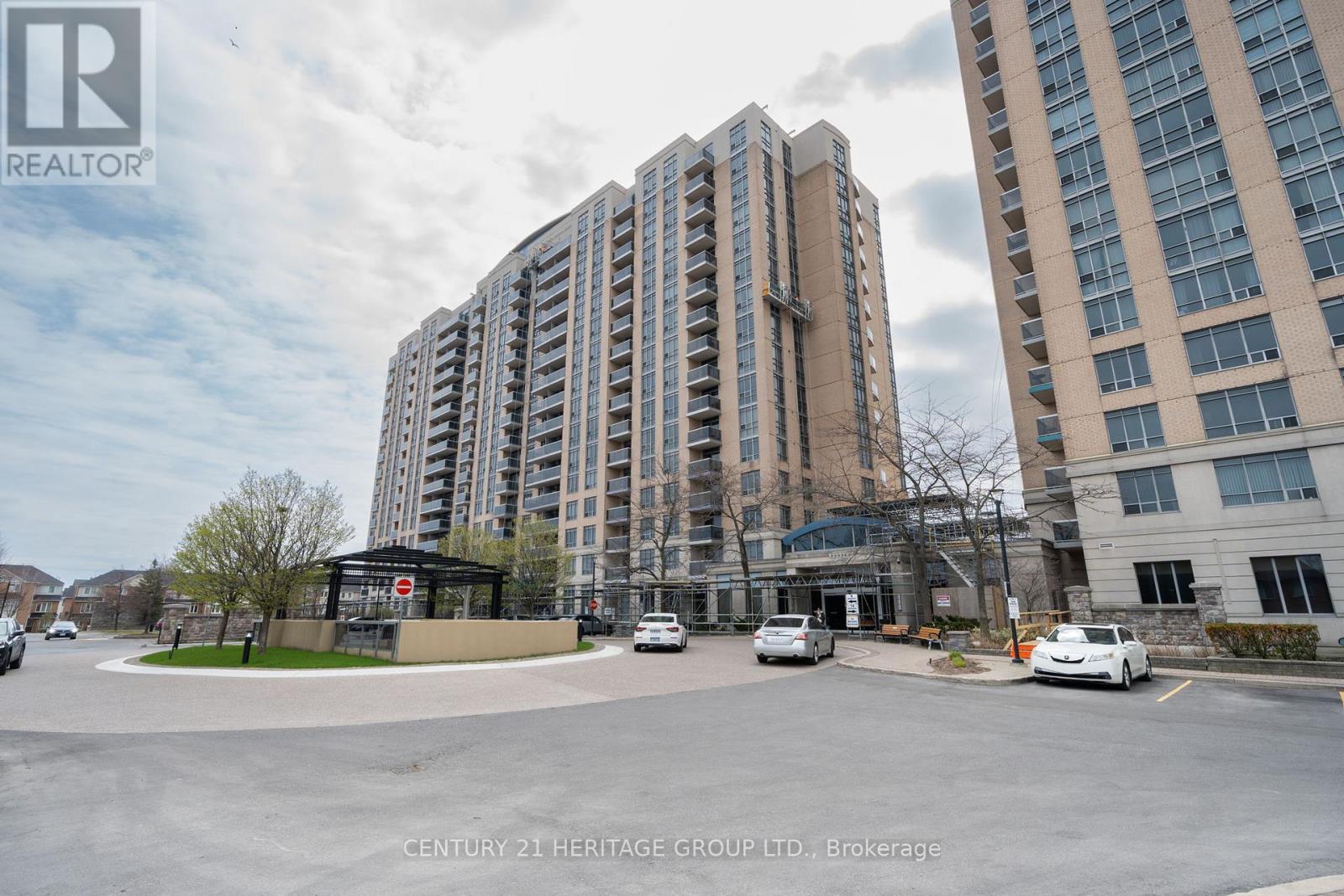 MLS® listing #29658826 for sale located at 415 - 8 MONDEO DRIVE