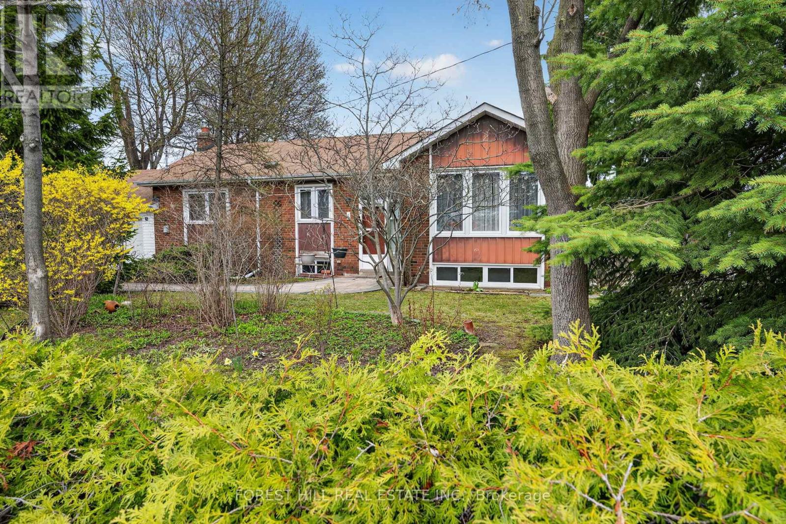 MLS® listing #29659482 for sale located at 1 CLAUDIUS GATE