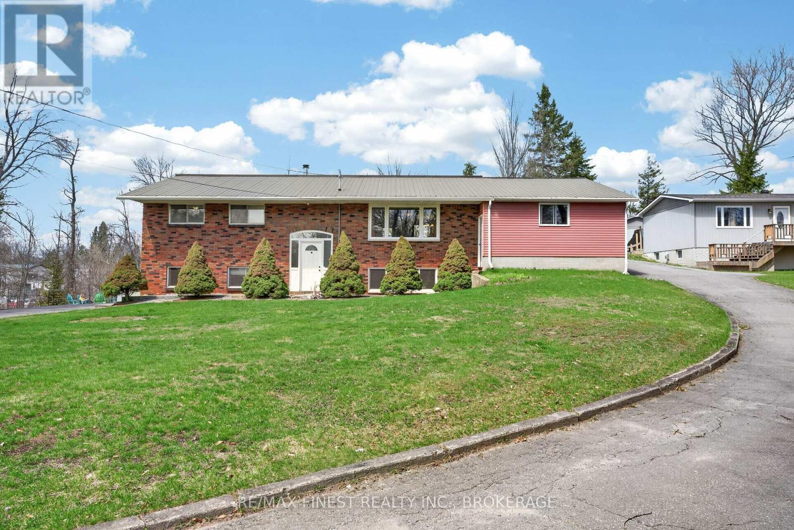 MLS® listing #29660129 for sale located at 4333 MAPLE DRIVE