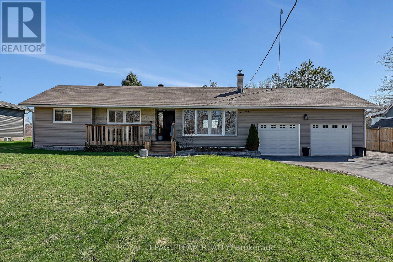 MLS® listing #29660167 for sale located at 1923 JOANISSE ROAD