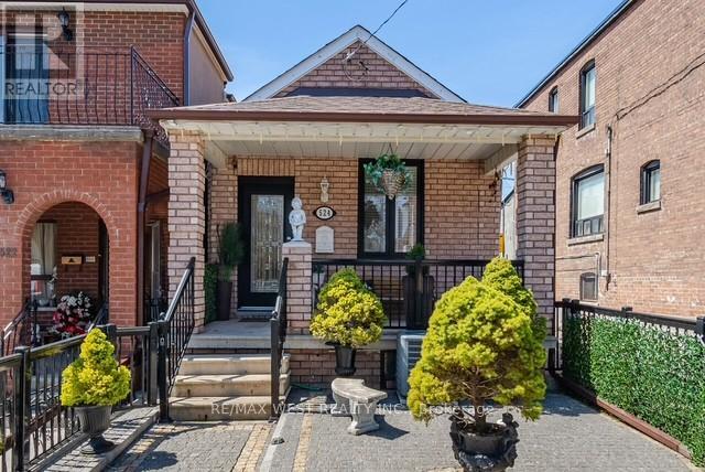 MLS® listing #29661087 for sale located at 524 SALEM AVENUE N