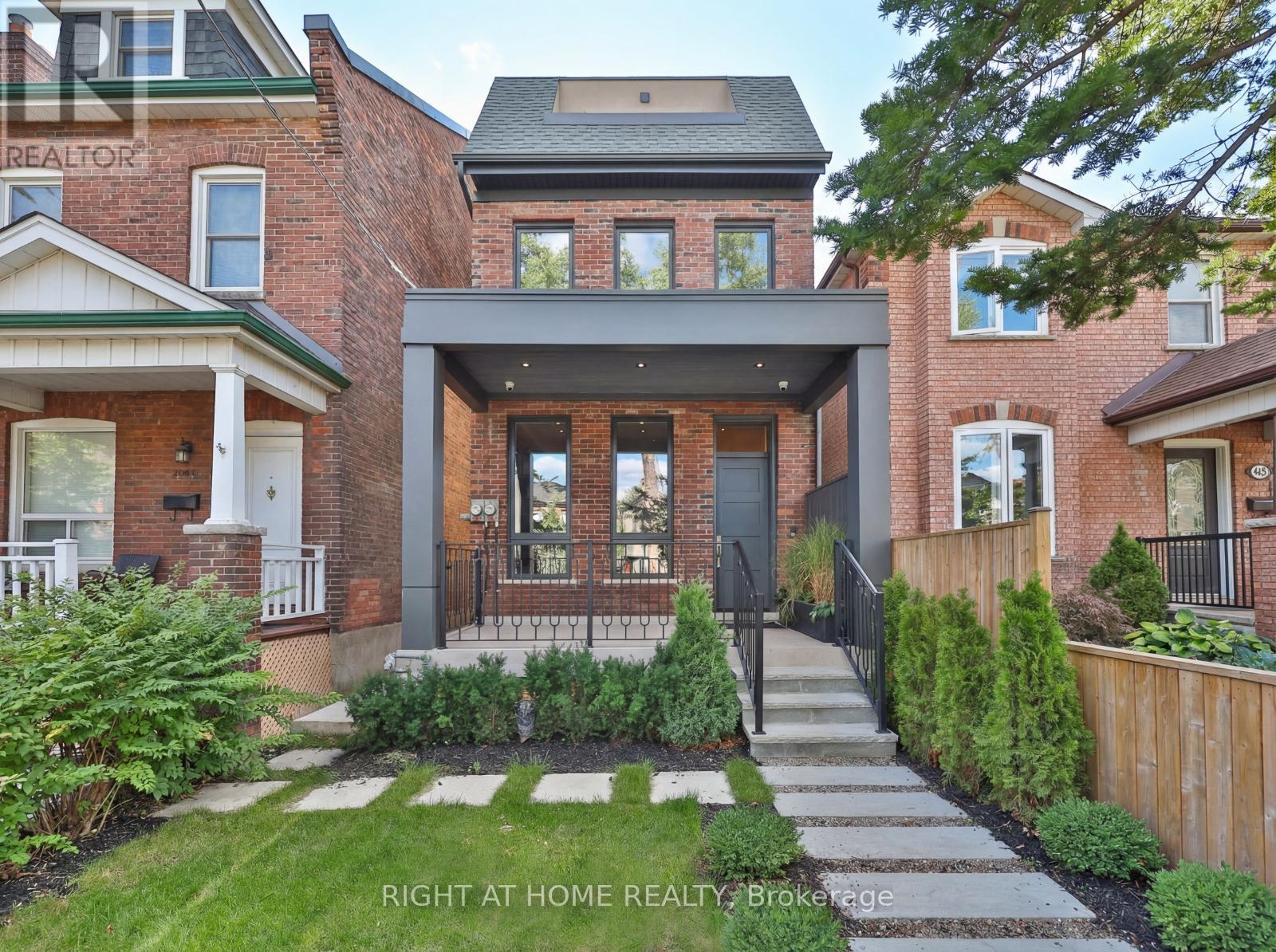 MLS® listing #29661366 for sale located at 444 ROXTON ROAD