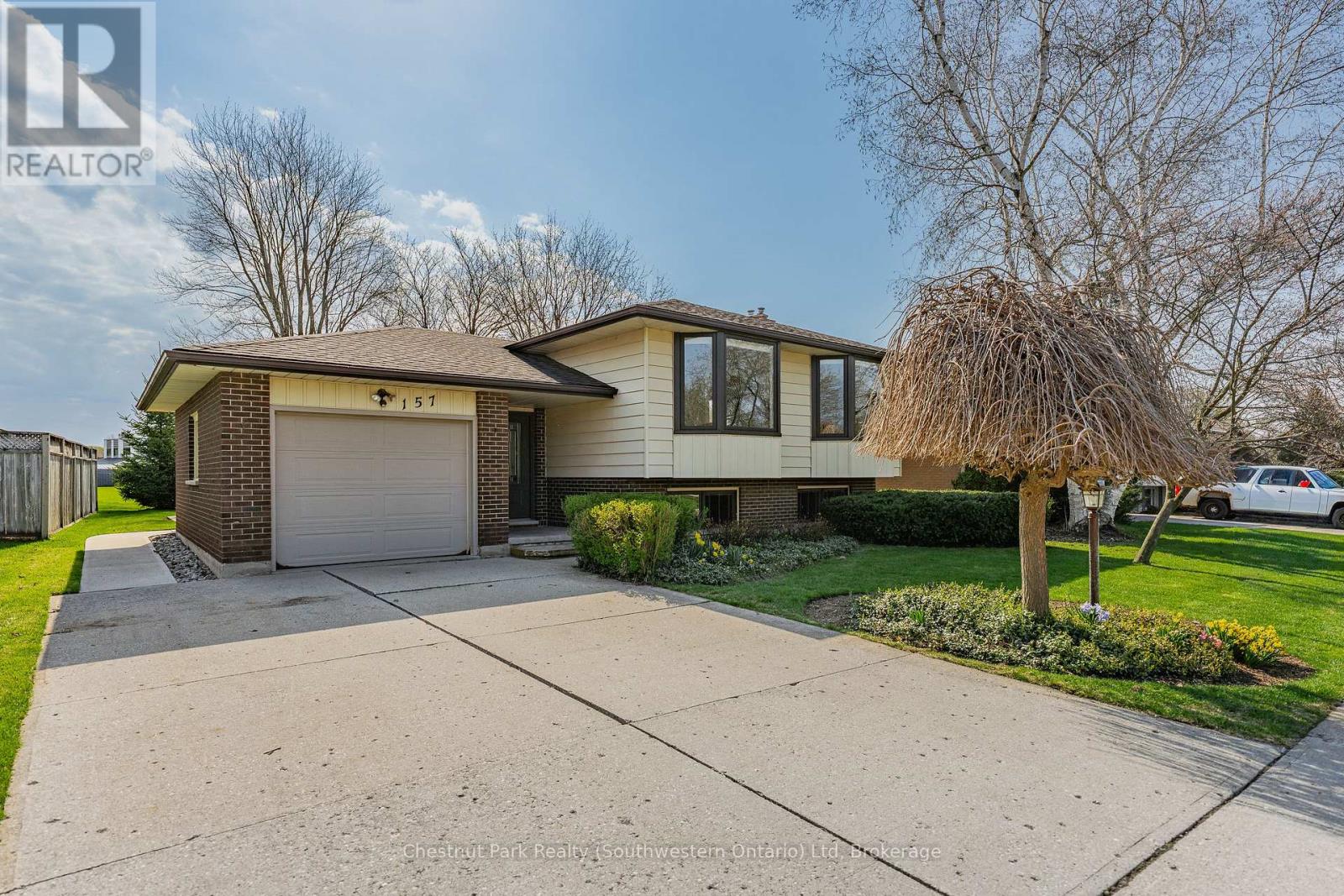 MLS® listing #29662595 for sale located at 157 ORIOLE PARKWAY W