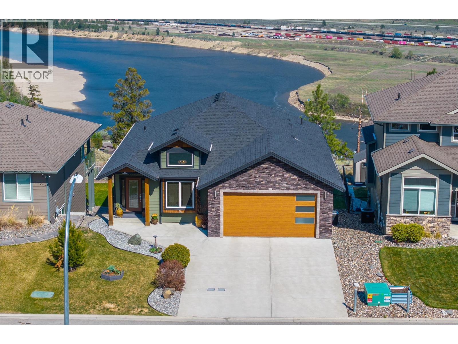 MLS® listing #29665824 for sale located at 2190 Doubletree Crescent