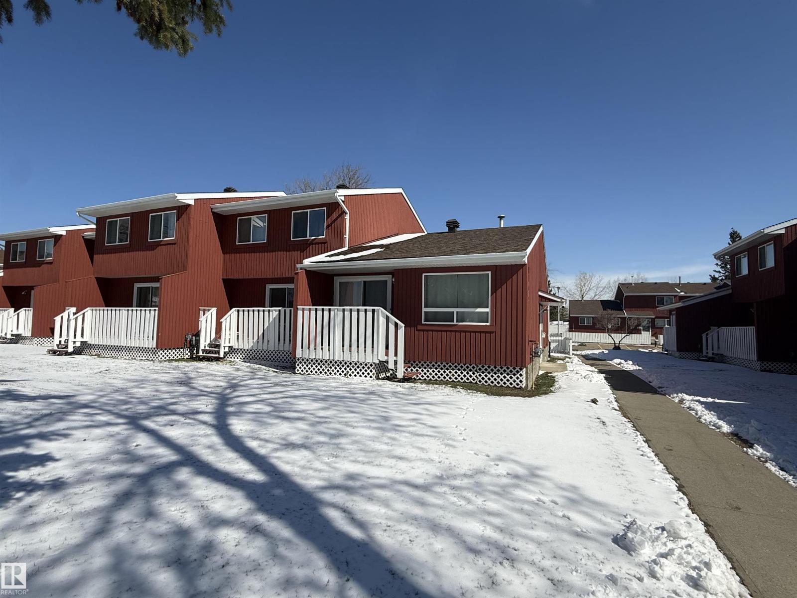 MLS® listing #29666815 for sale located at 10654 BEAUMARIS RD NW