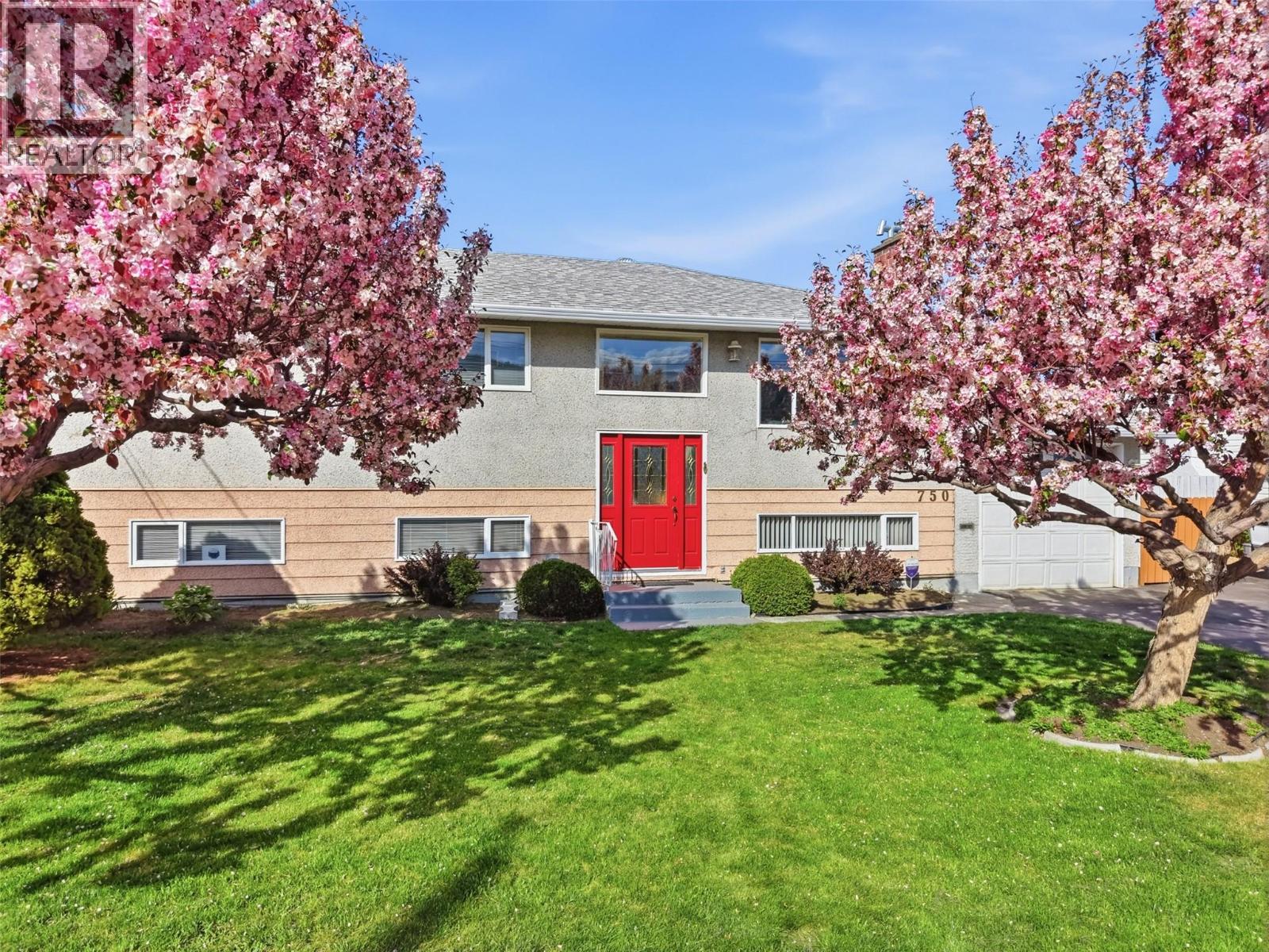 MLS® listing #29668562 for sale located at 750 STEWART Avenue