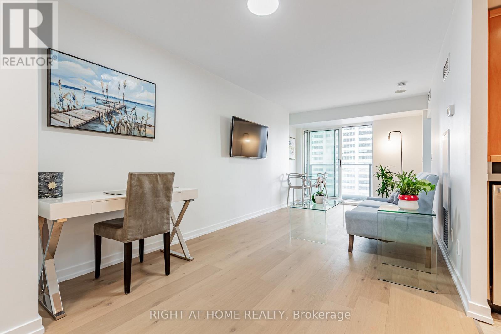 MLS® listing #29670192 for sale located at 3116 - 8 PARK ROAD