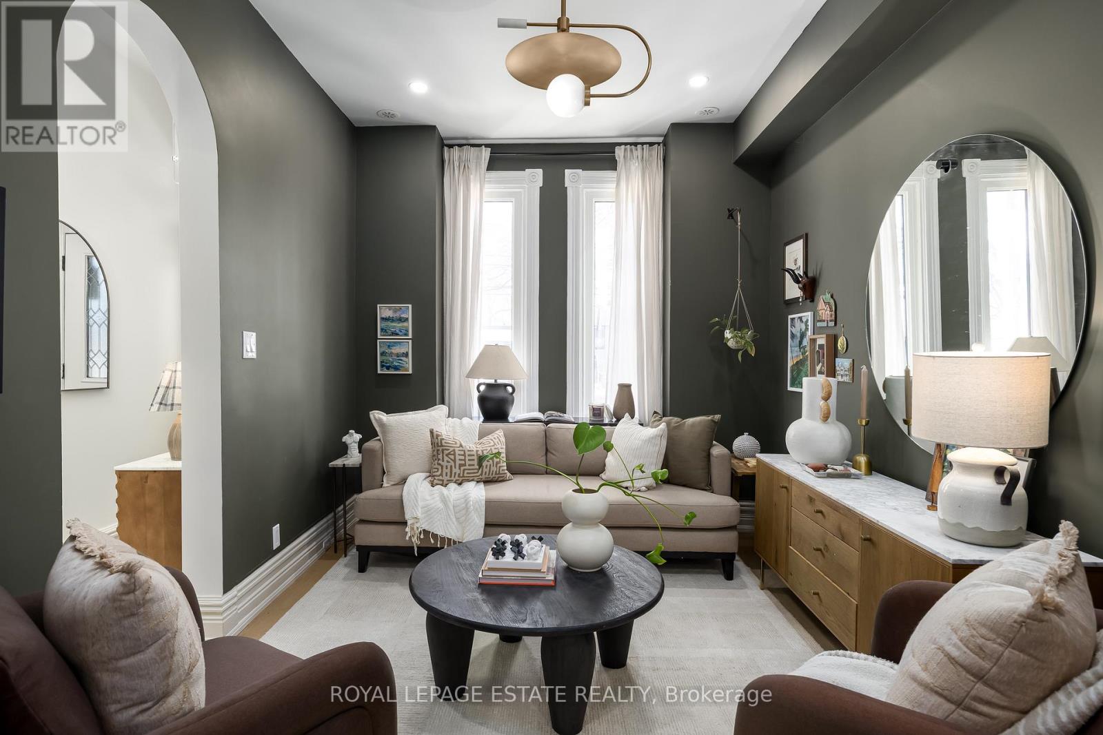 MLS® listing #29670301 for sale located at 516 EASTERN AVENUE