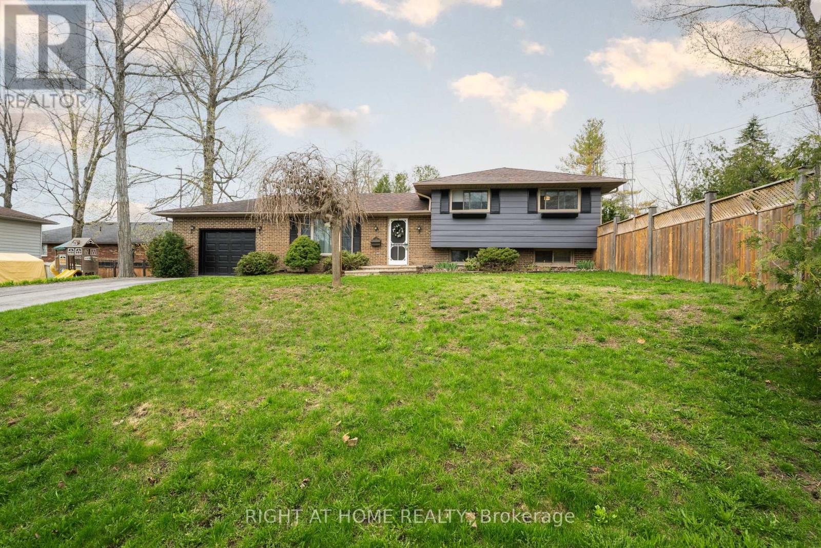 MLS® listing #29670334 for sale located at 323 LINDAN AVENUE