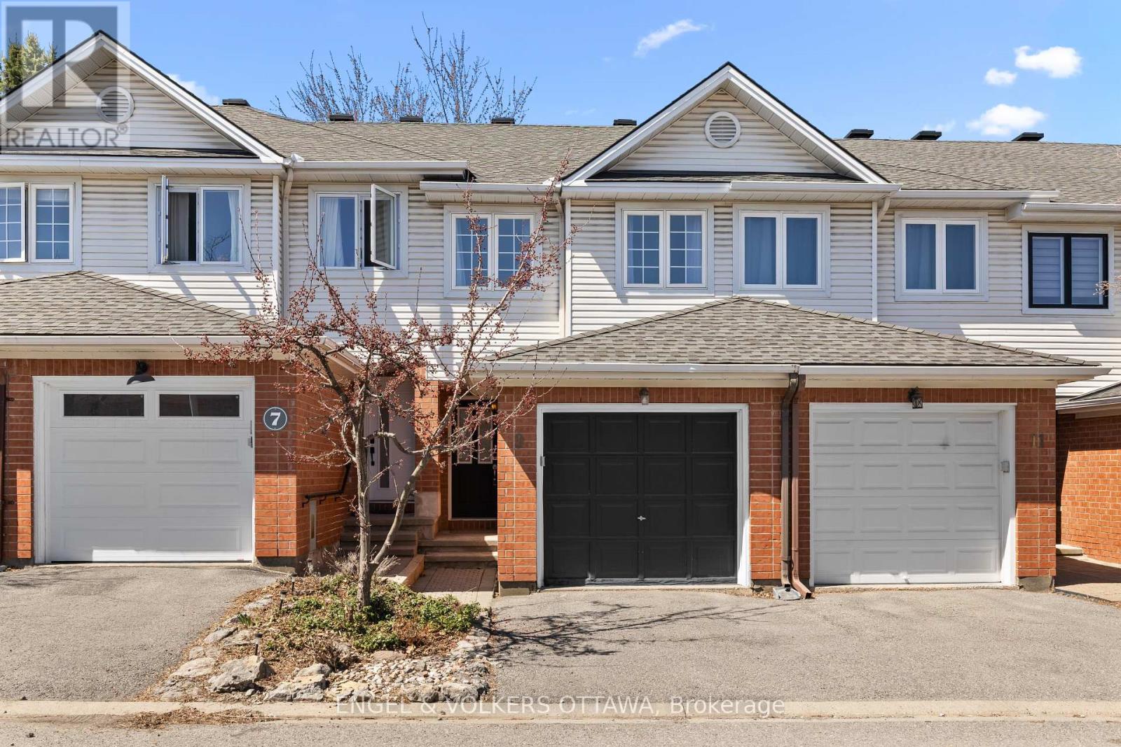 MLS® listing #29670402 for sale located at 9 FESTIVE PRIVATE