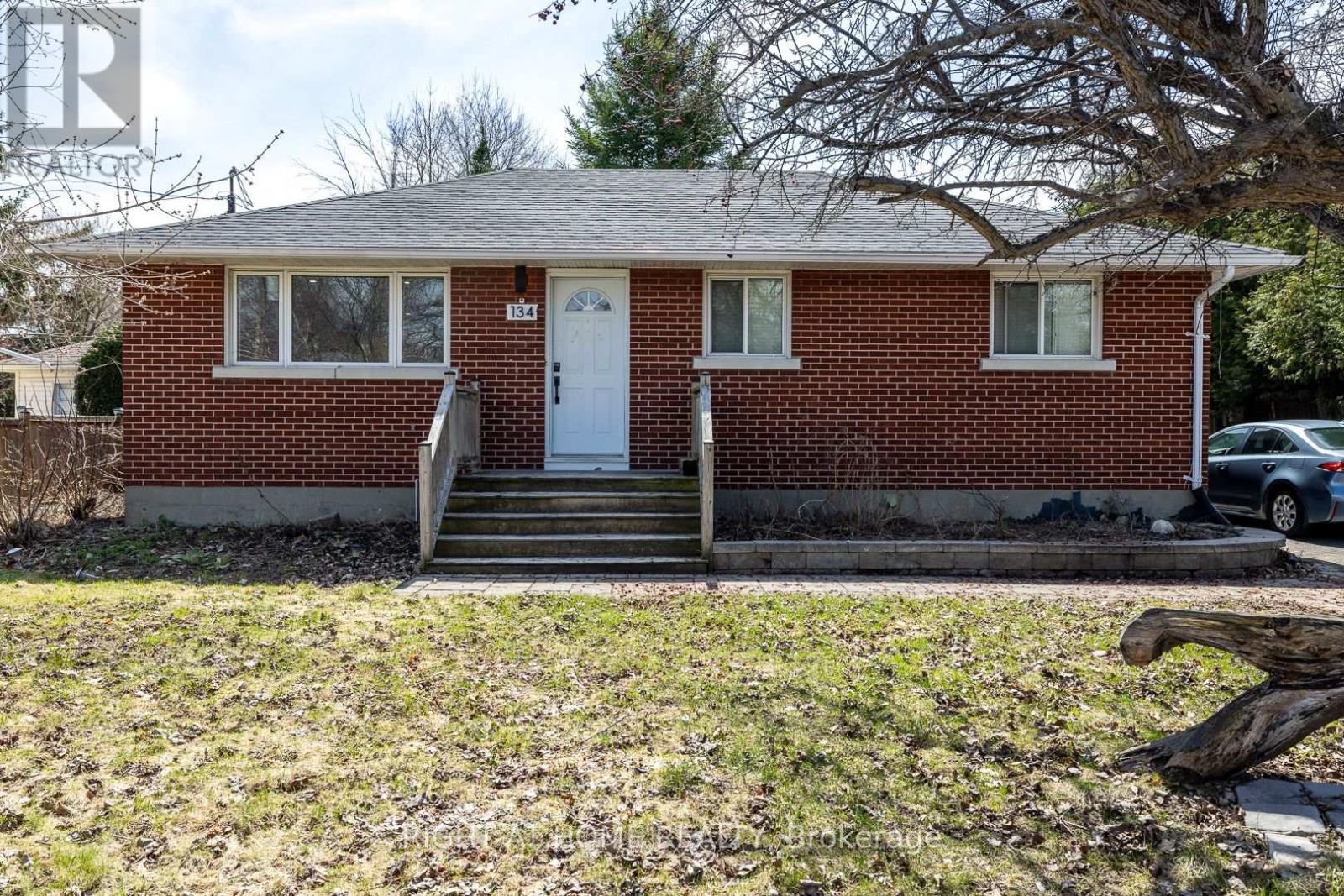 MLS® listing #29670572 for sale located at 134 DAVID DRIVE E