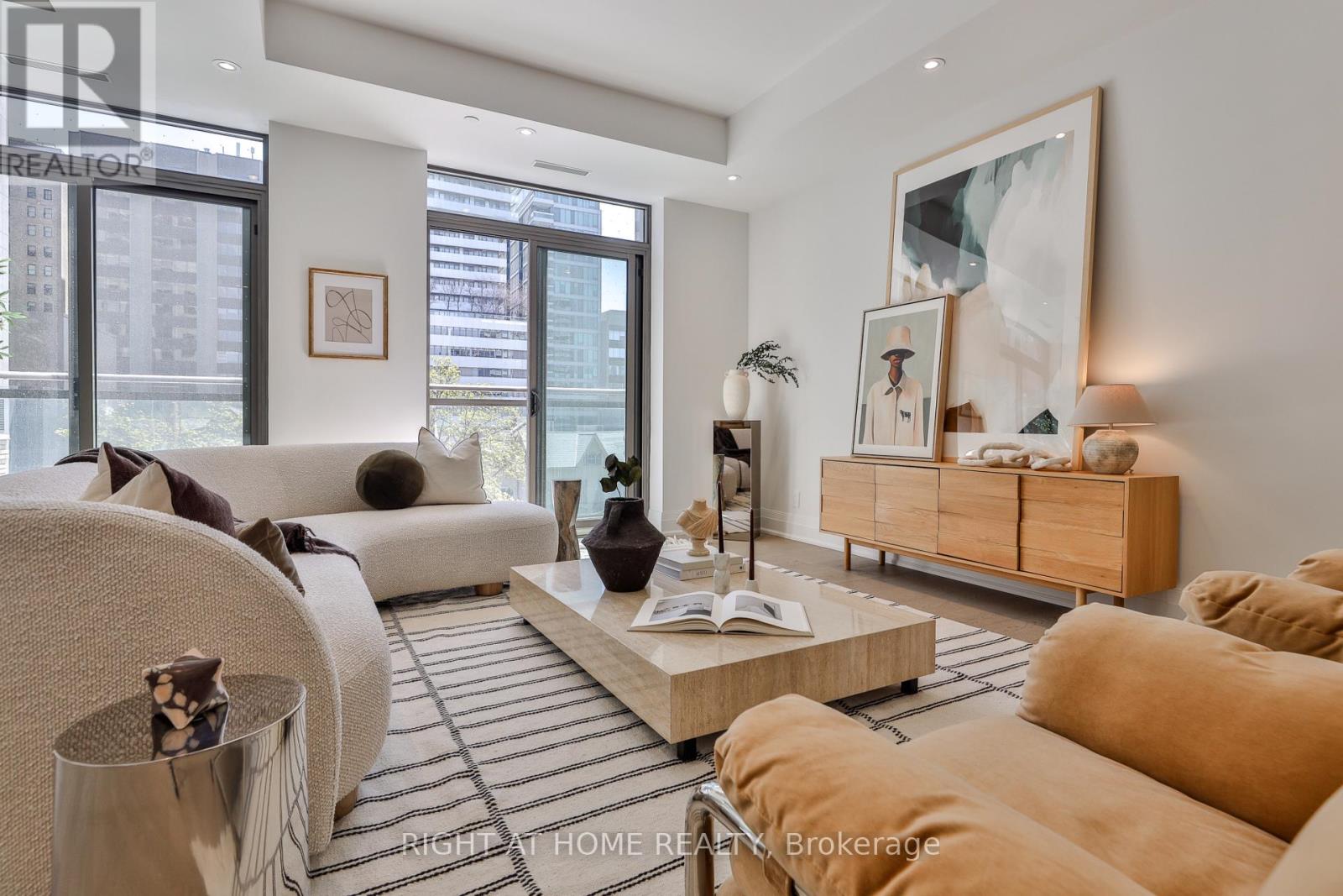 MLS® listing #29671082 for sale located at 404 - 10 PRINCE ARTHUR AVENUE