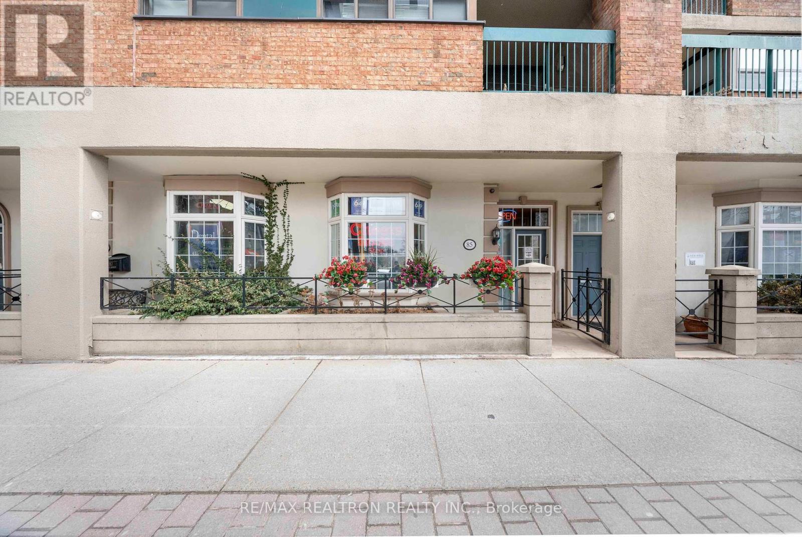 MLS® listing #29671087 for sale located at 85 MCCAUL STREET N