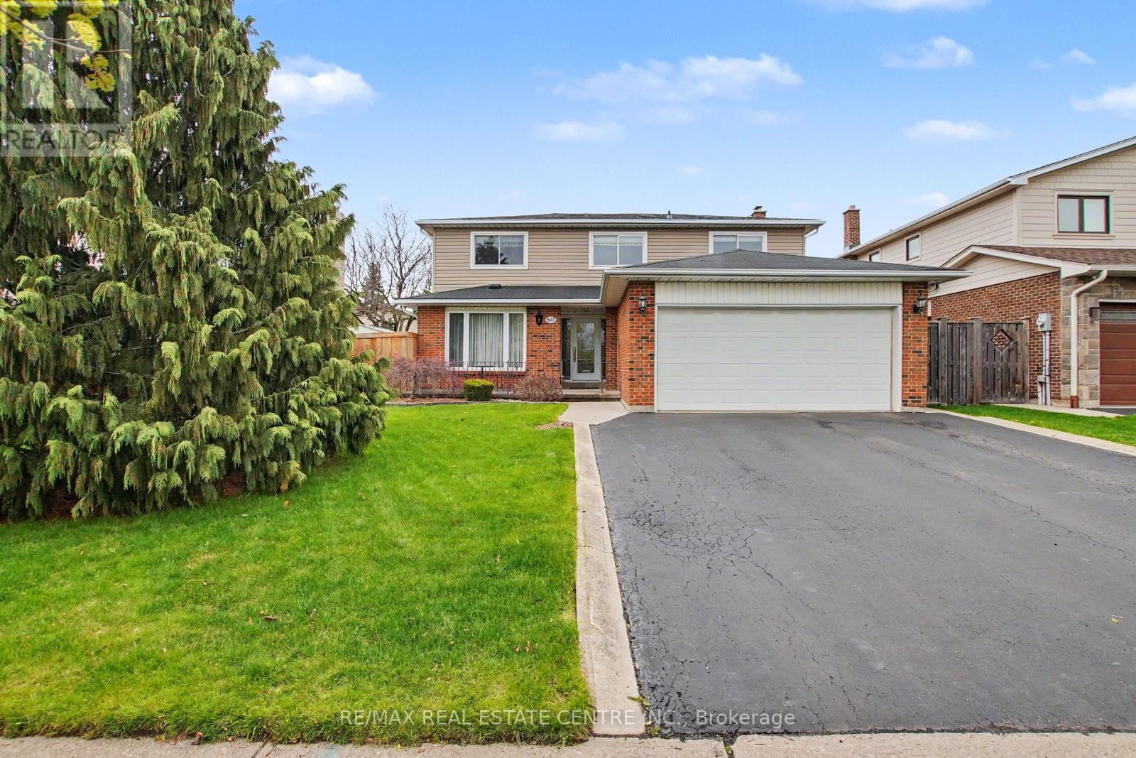 MLS® listing #29671789 for sale located at 917 MAPLE AVENUE