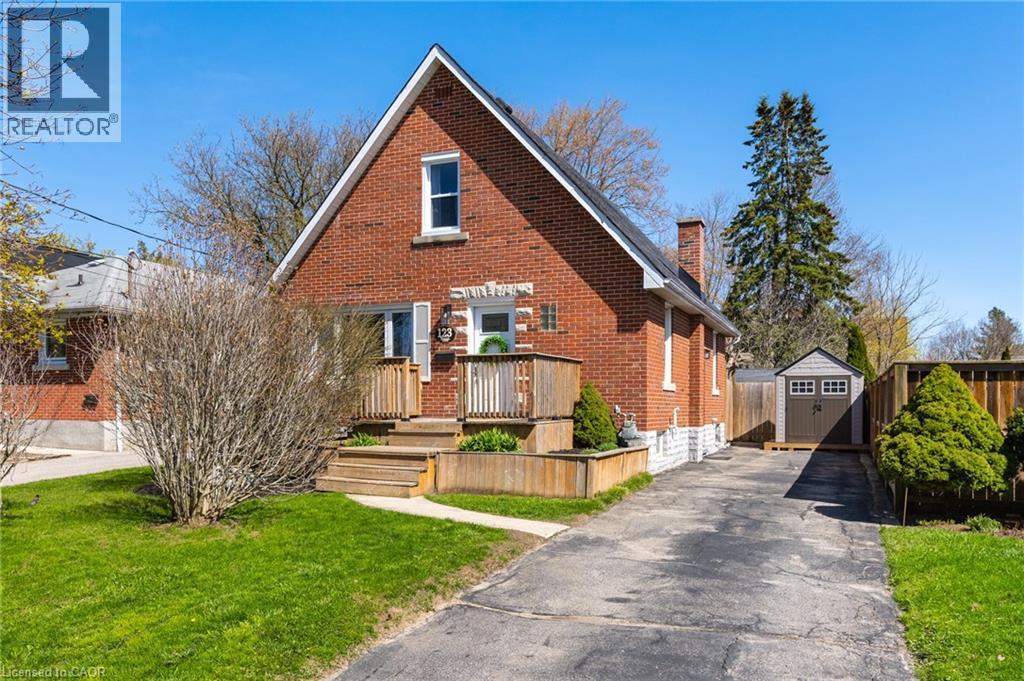 MLS® listing #29671897 for sale located at 123 FIFTH Avenue