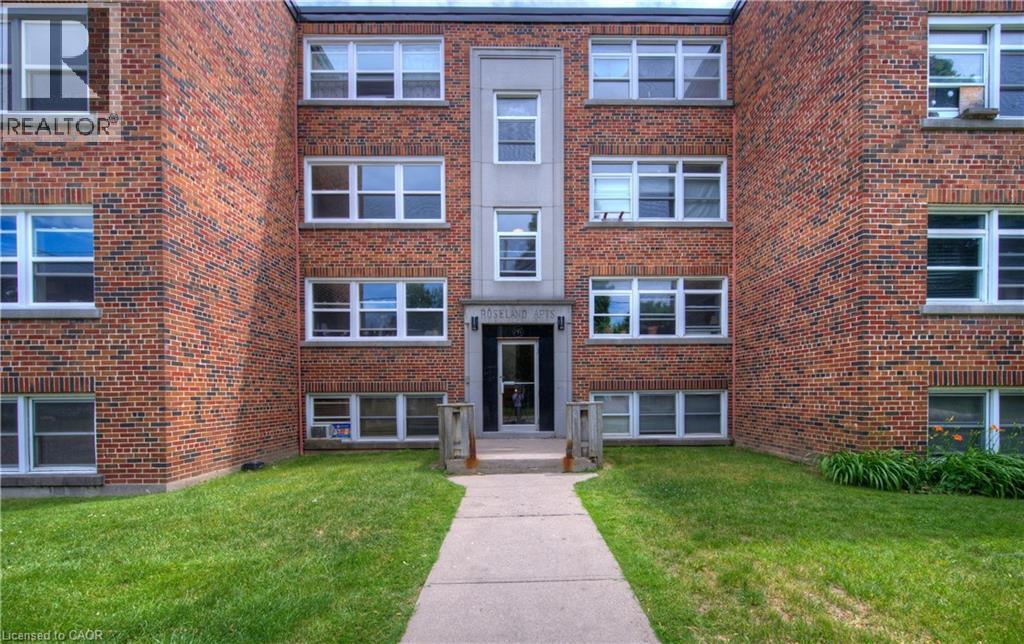 MLS® listing #29675837 for sale located at 141 CHAPEL Street Unit# 9