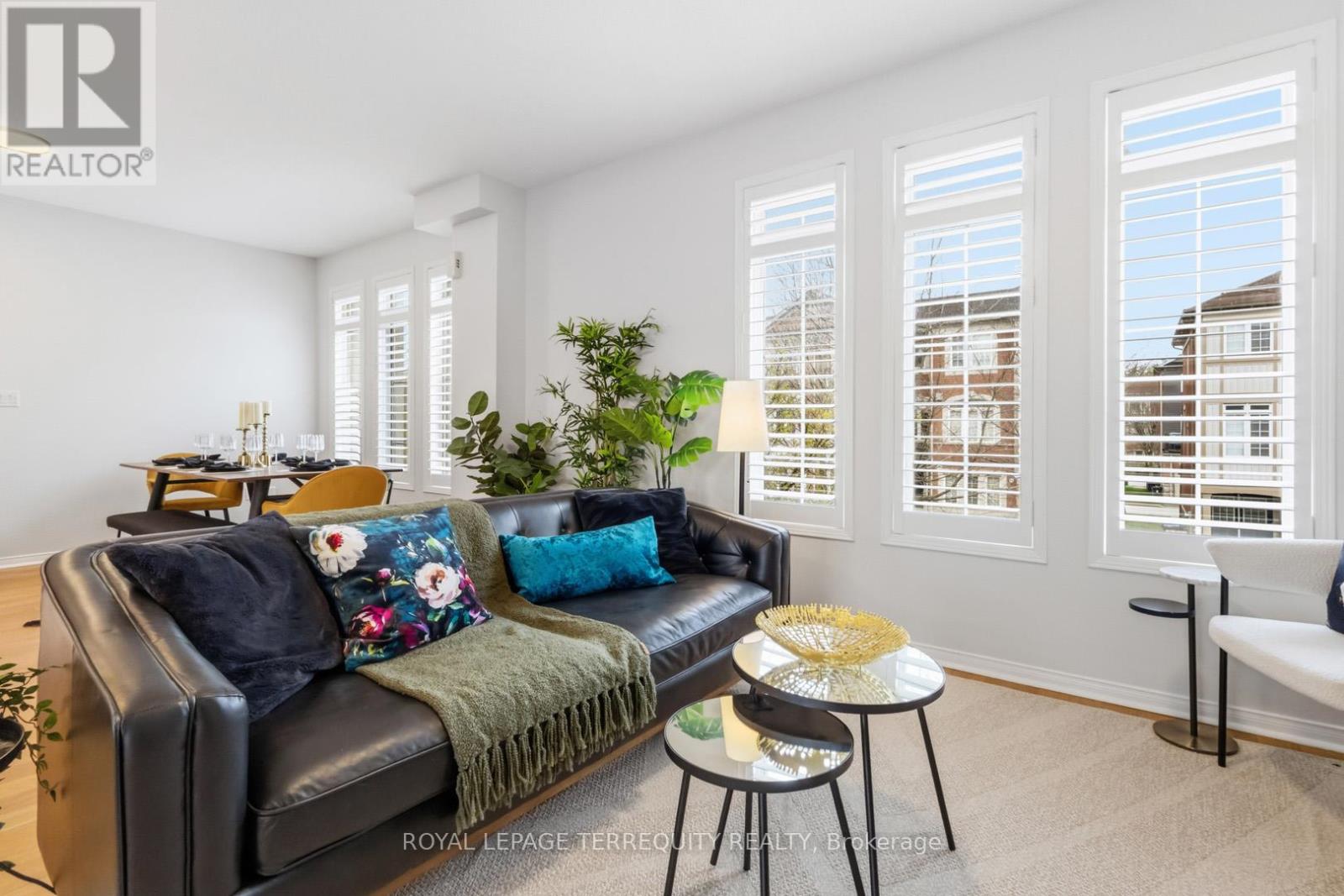 MLS® listing #29677345 for sale located at 70 STAGECOACH CIRCLE