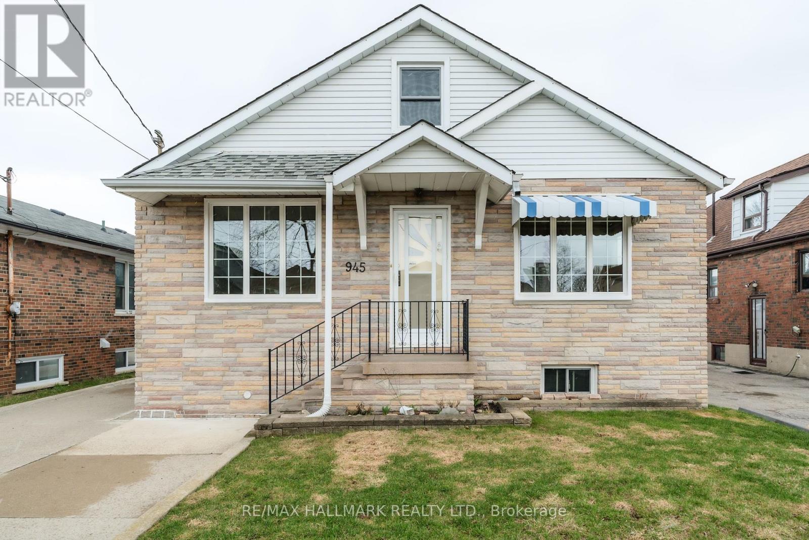 MLS® listing #29677497 for sale located at 945 GLENCAIRN AVENUE