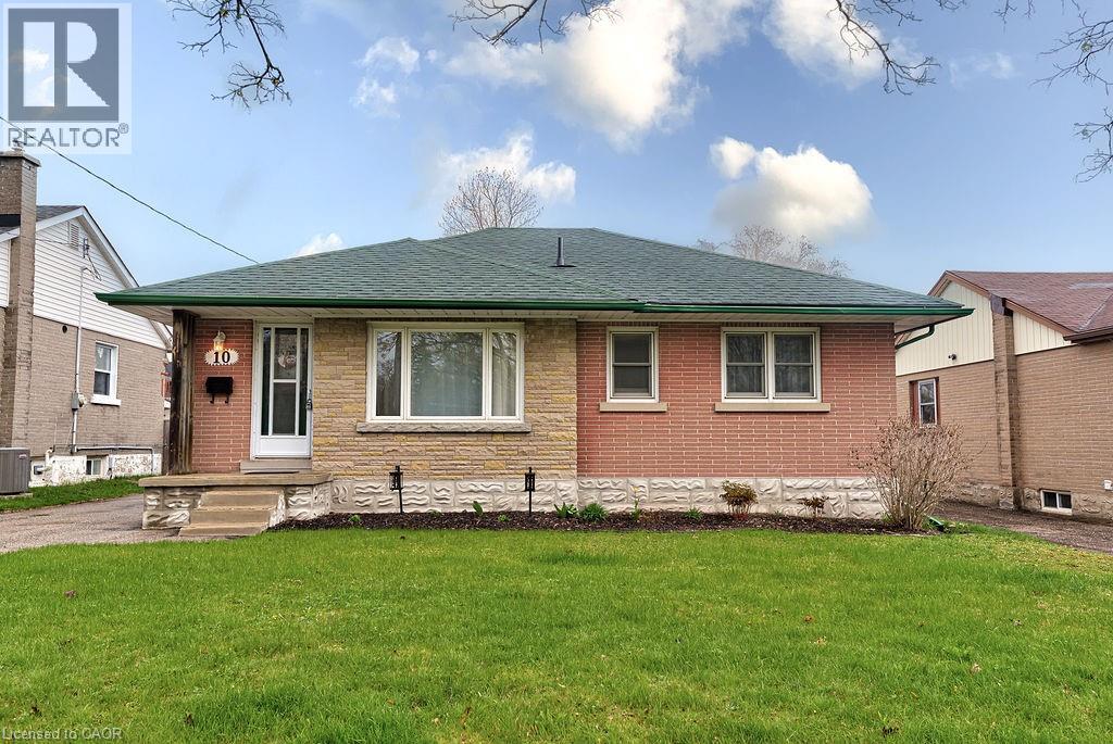 MLS® listing #29678282 for sale located at 10 ELMWOOD Avenue