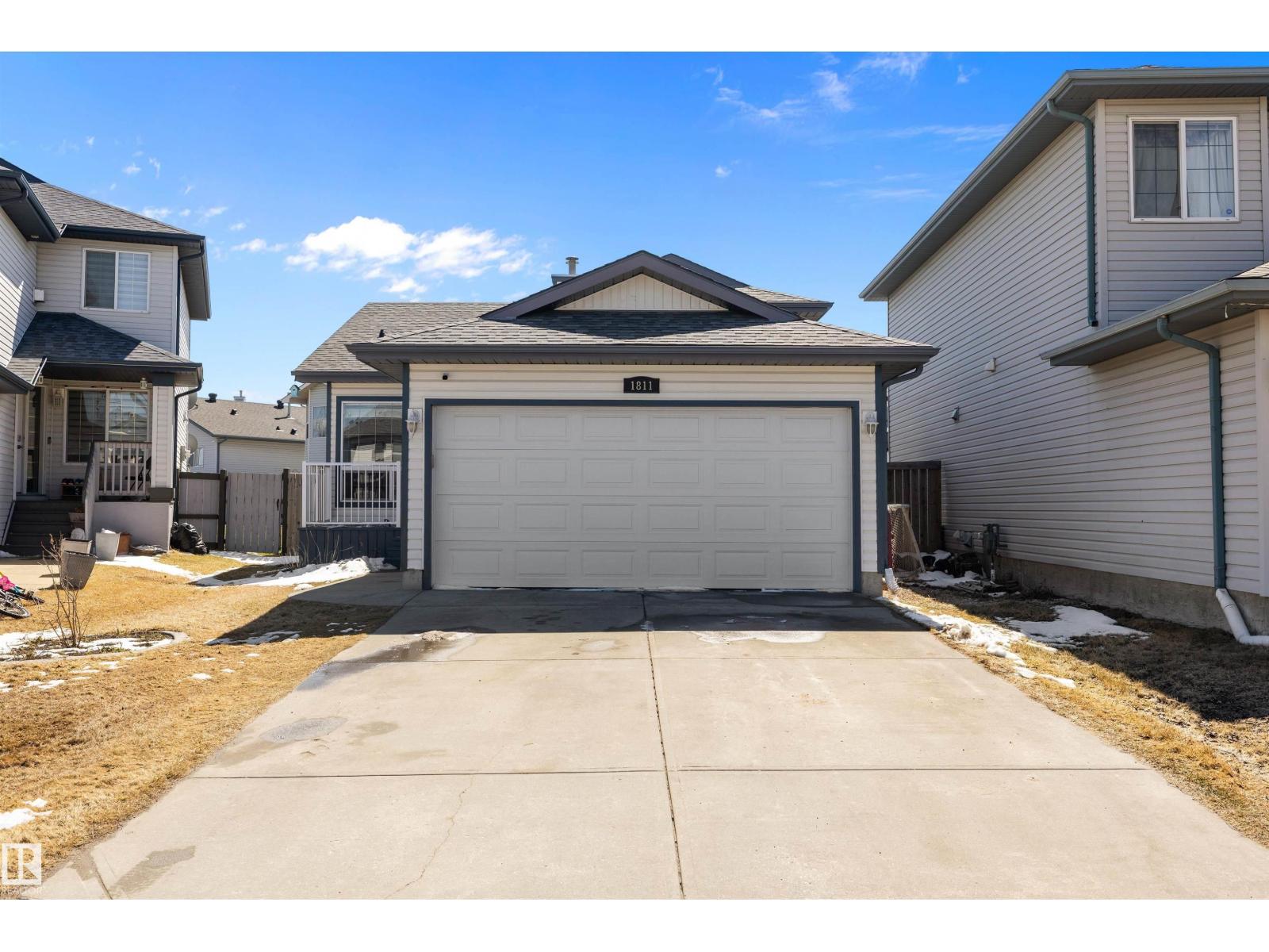 MLS® listing #29678735 for sale located at 1811 37 AV NW
