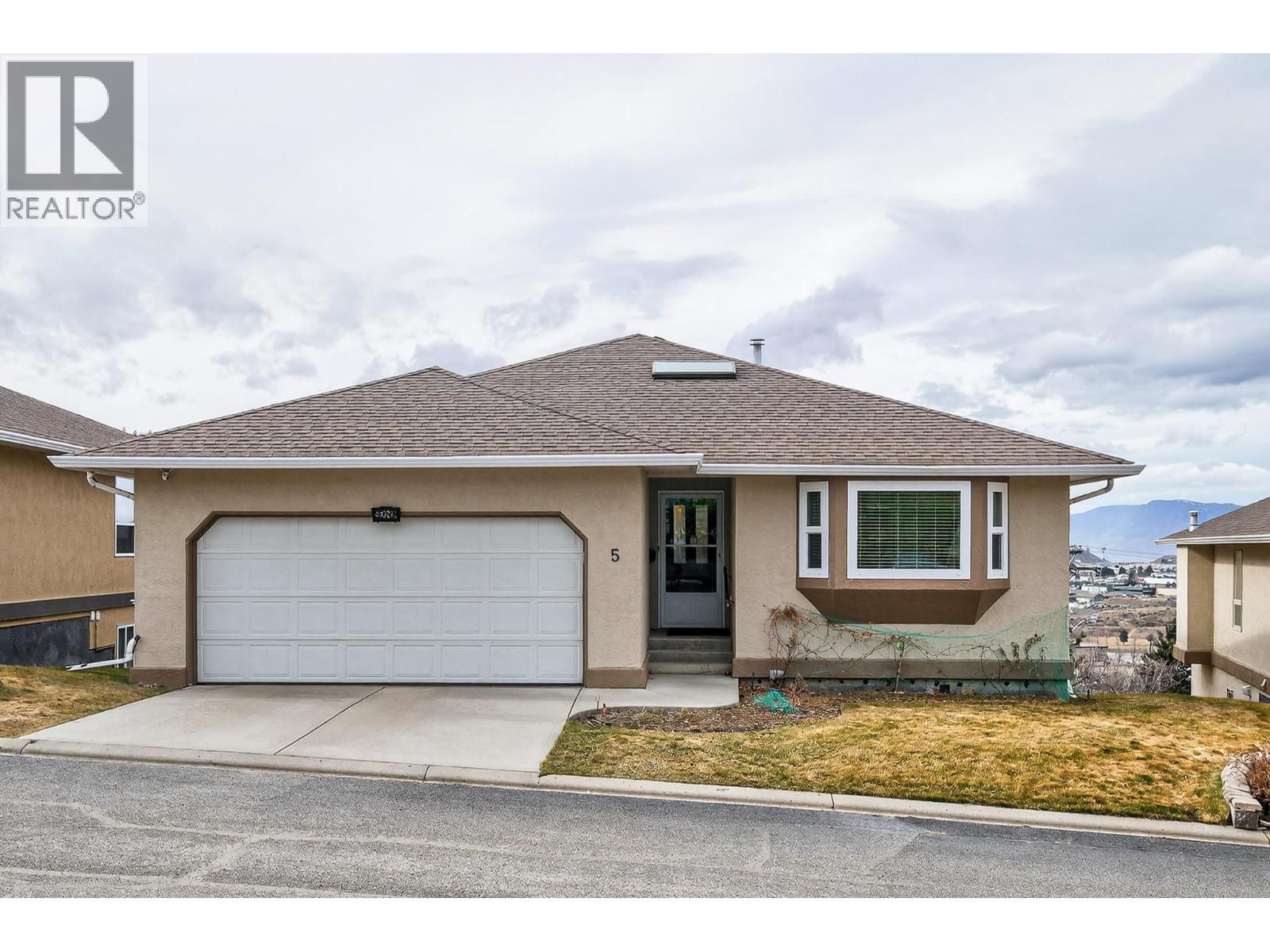 MLS® listing #29680033 for sale located at 1575 Springhill Drive Unit# 5