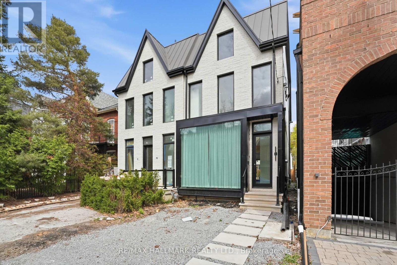 MLS® listing #29680158 for sale located at 48 SHAFTESBURY AVENUE