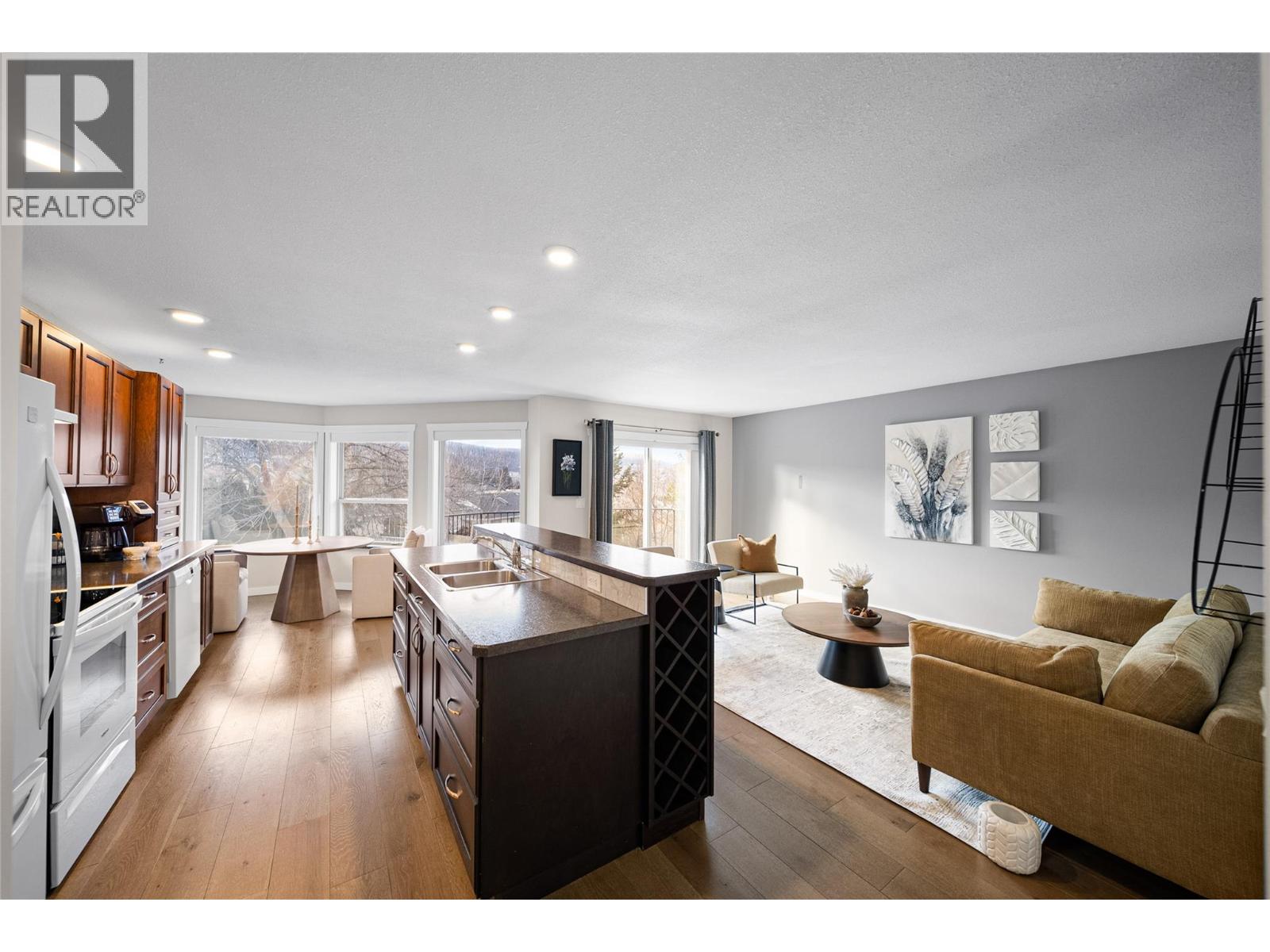 MLS® listing #29680472 for sale located at 1750 Mckinley Court Unit# 4
