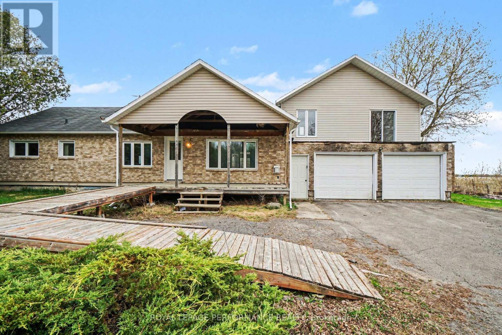 MLS® listing #29682894 for sale located at 4946 THUNDER ROAD