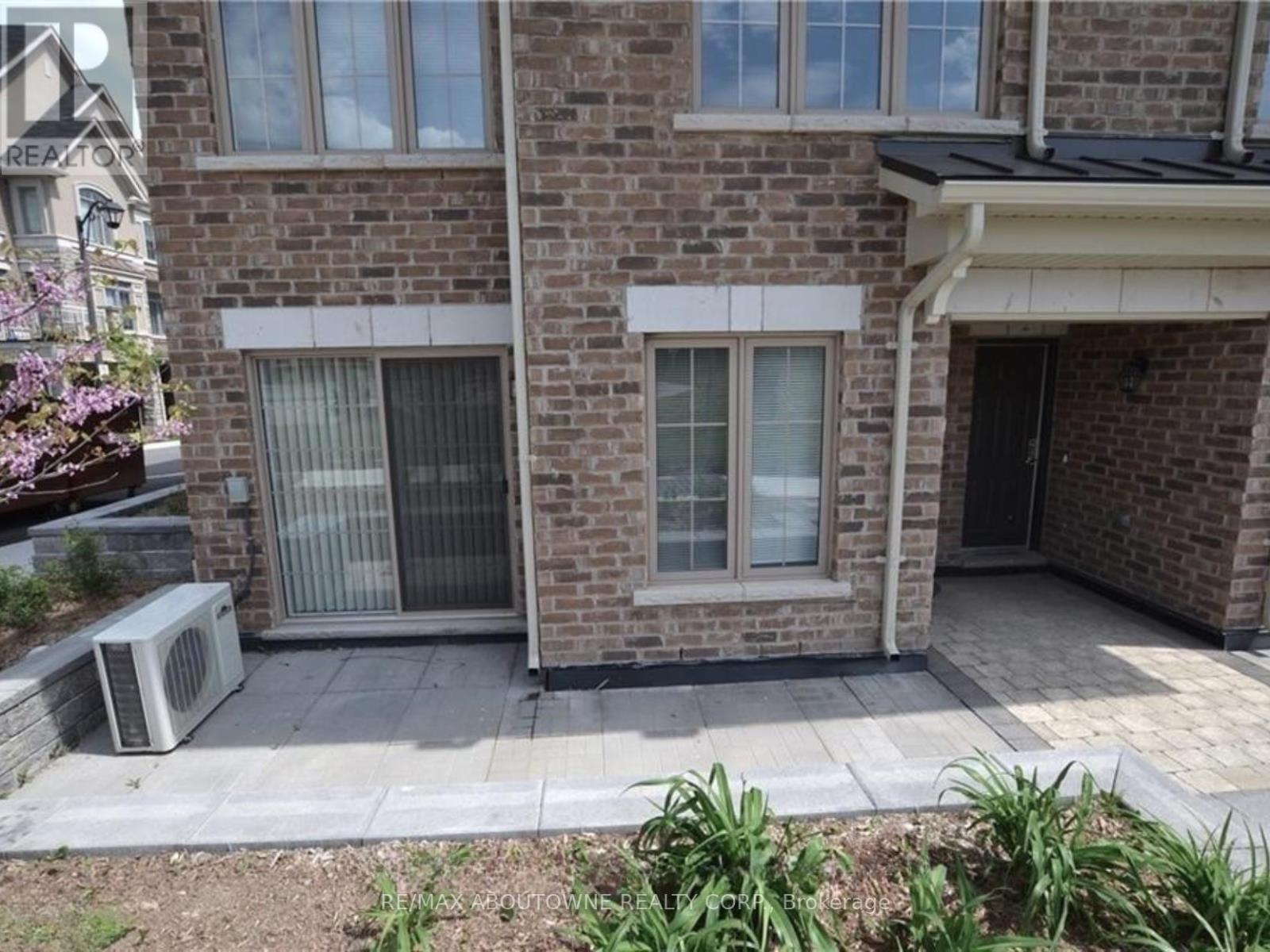 MLS® listing #29682919 for sale located at 1 - 2441 GREENWICH DRIVE