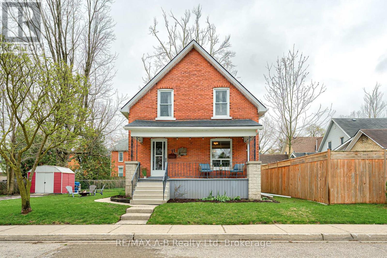 MLS® listing #29683417 for sale located at 11 BRANT STREET