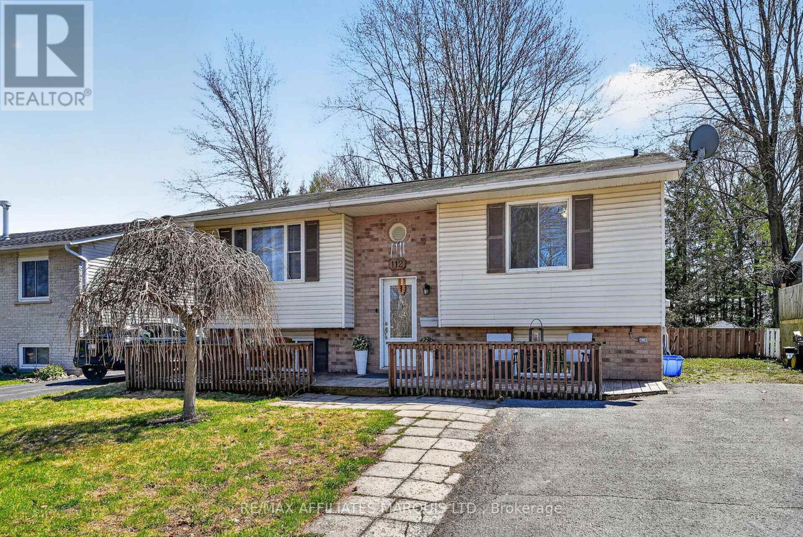 MLS® listing #29683429 for sale located at 112 GLEN OAKS COURT