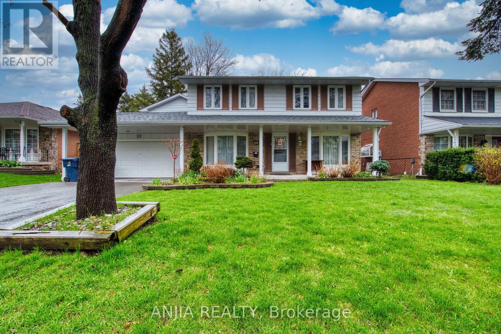 MLS® listing #29683690 for sale located at BASEMENT - 37 ALLANGROVE CRESCENT