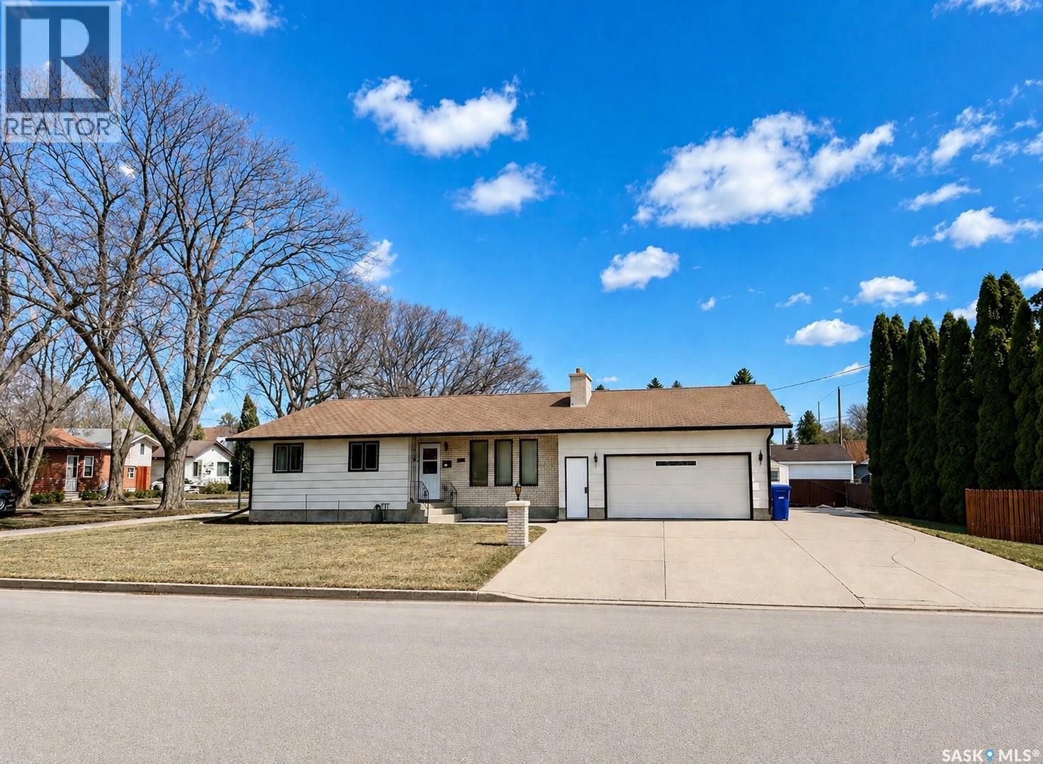 MLS® listing #29684124 for sale located at 802 7th STREET E