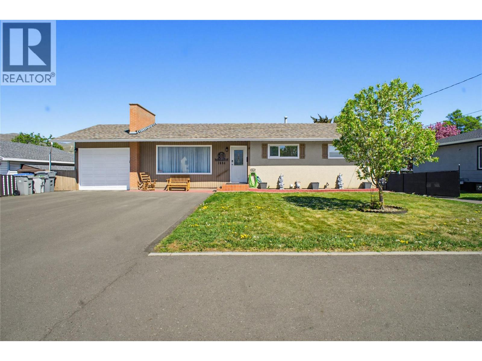 MLS® listing #29686142 for sale located at 1684 GREENFIELD Avenue